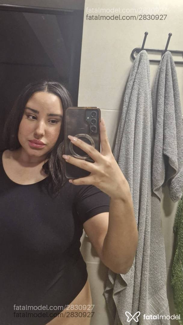 Acompanhante mulher morena (o) de olhos castanhos - Chloe