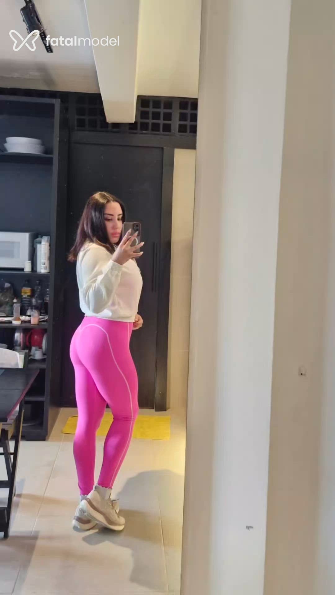 Acompanhante mulher morena (o) de olhos castanhos - Chloe