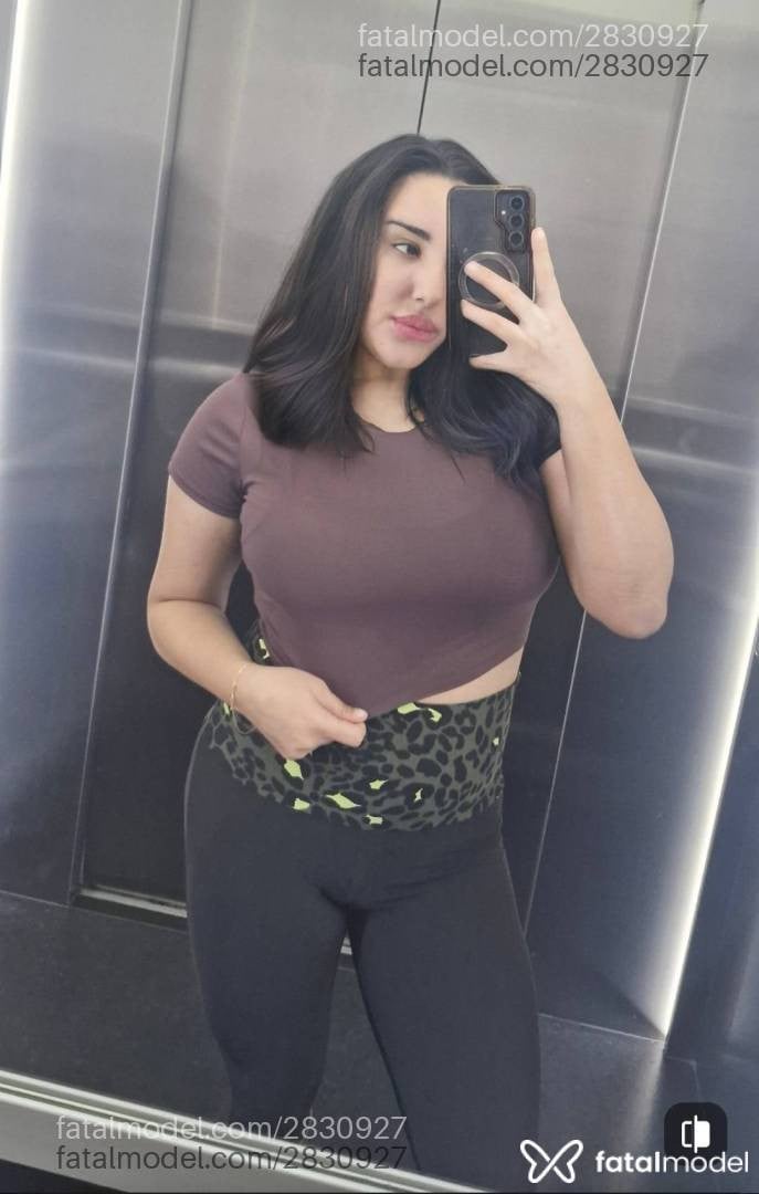 Acompanhante mulher morena (o) de olhos castanhos - Chloe