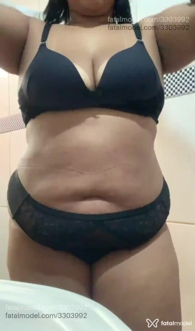 Acompanhante mulher morena (o) de olhos castanhos em Virtual Acompanhante mulher morena (o) de olhos castanhos em Virtual - Rebeca