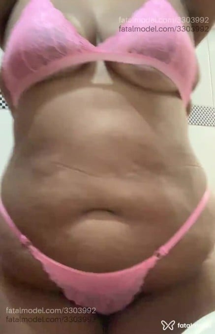 Acompanhante mulher morena (o) de olhos castanhos em Virtual Acompanhante mulher morena (o) de olhos castanhos em Virtual - Rebeca
