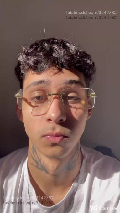 Acompanhante homem com cabelo castanho de olhos castanhos em Assis - Motta