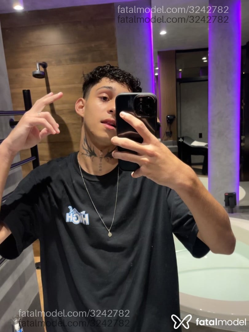 Acompanhante homem com cabelo castanho de olhos castanhos em Assis - Motta