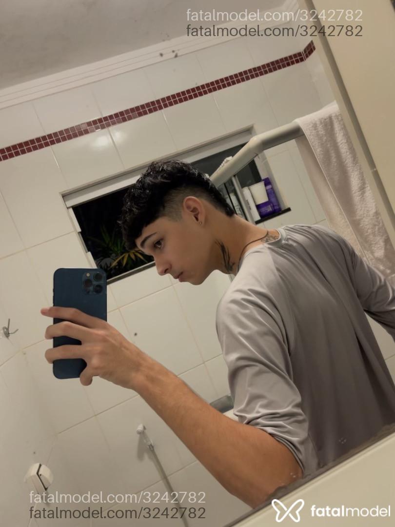 Acompanhante homem com cabelo castanho de olhos castanhos em Assis - Motta