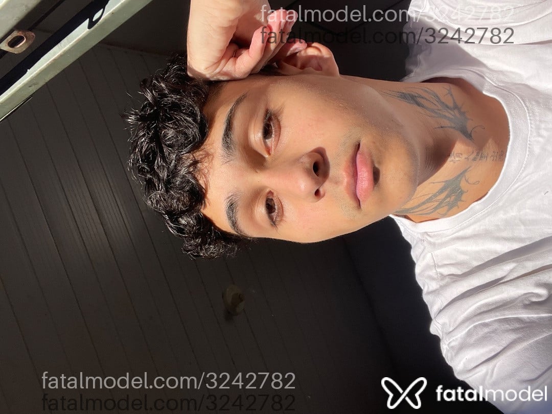 Acompanhante homem com cabelo castanho de olhos castanhos em Assis - Motta