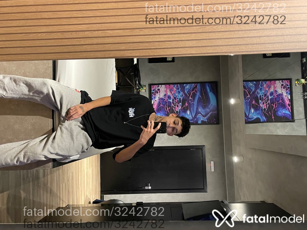 Acompanhante homem com cabelo castanho de olhos castanhos em Assis - Motta