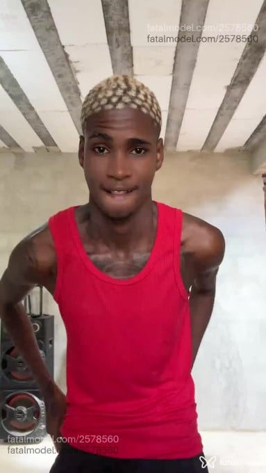 Acompanhante homem com cabelo castanho de olhos castanhos em Rio de Janeiro - Pretin