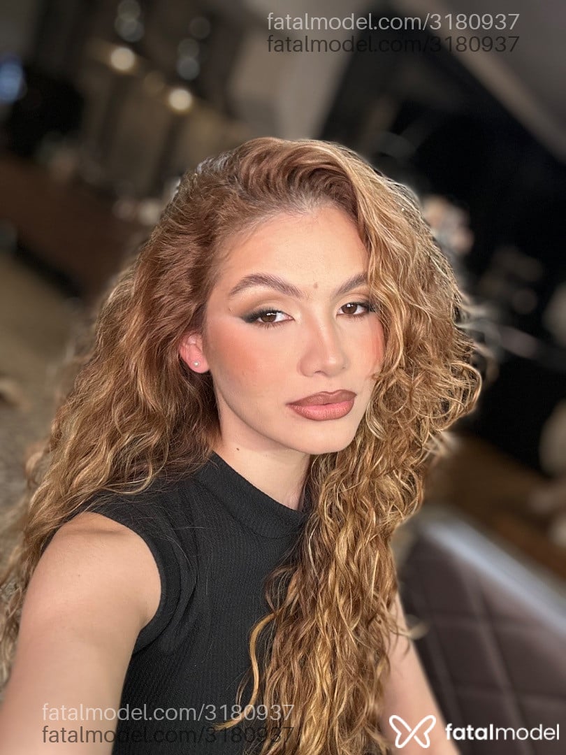 Acompanhante mulher ruiva (o) de olhos castanhos em Brasília Acompanhante mulher ruiva (o) de olhos castanhos em Brasília - Helena Torres