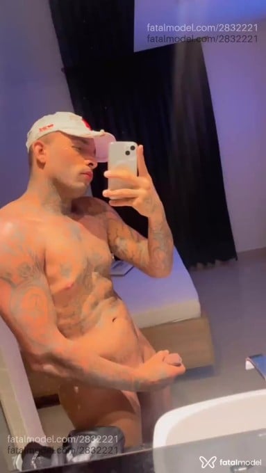 Acompanhante homem com cabelo castanho de olhos castanhos em Atibaia Acompanhante homem com cabelo castanho de olhos castanhos em Atibaia - Guilherme Russo