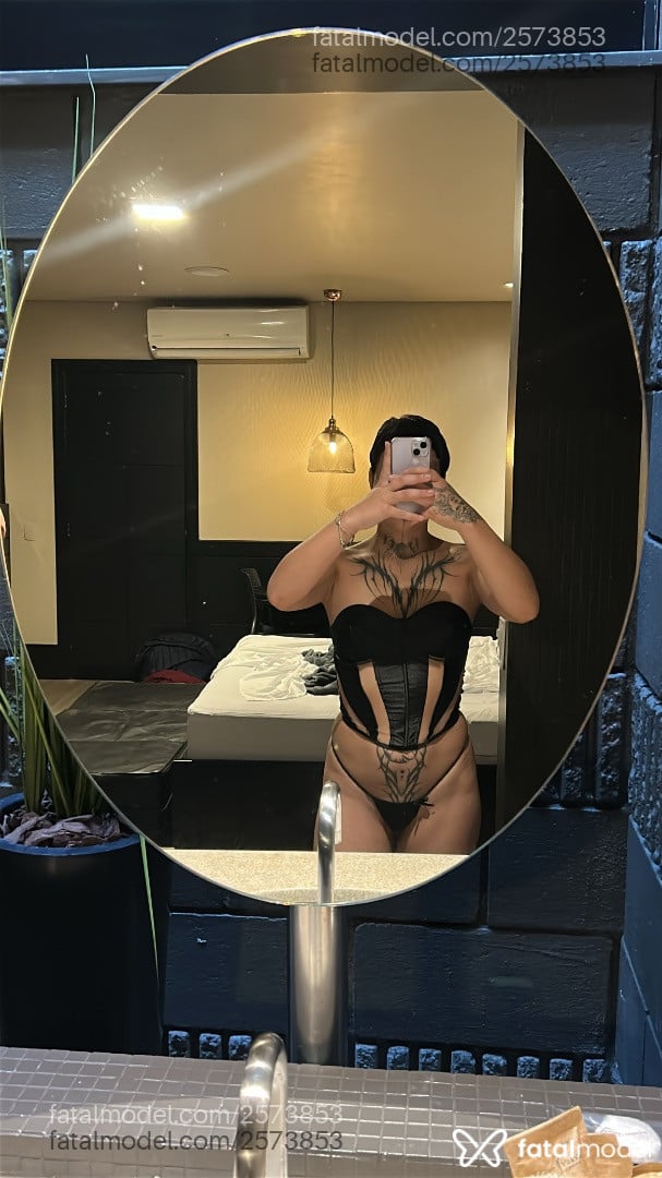 Acompanhante mulher com cabelo colorido de olhos mel em Porto Alegre - Medusa