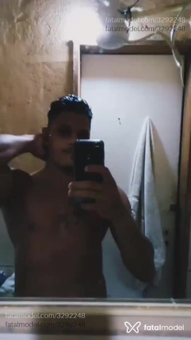 Acompanhante homem com cabelo castanho de olhos verdes em Angra dos Reis - Silvah