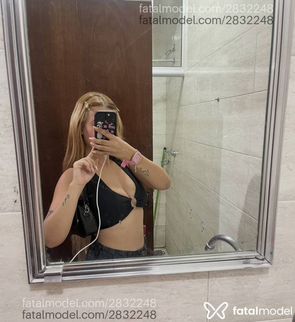 Acompanhante mulher loira (o) de olhos castanhos - Laura
