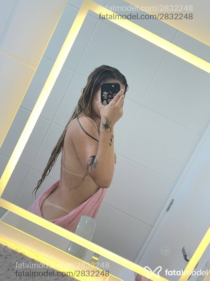 Acompanhante mulher loira (o) de olhos castanhos - Laura