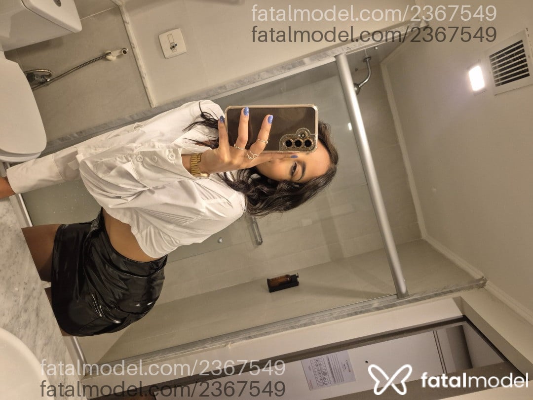 Acompanhante mulher morena (o) de olhos castanhos em São Paulo Acompanhante mulher morena (o) de olhos castanhos em São Paulo - Karine