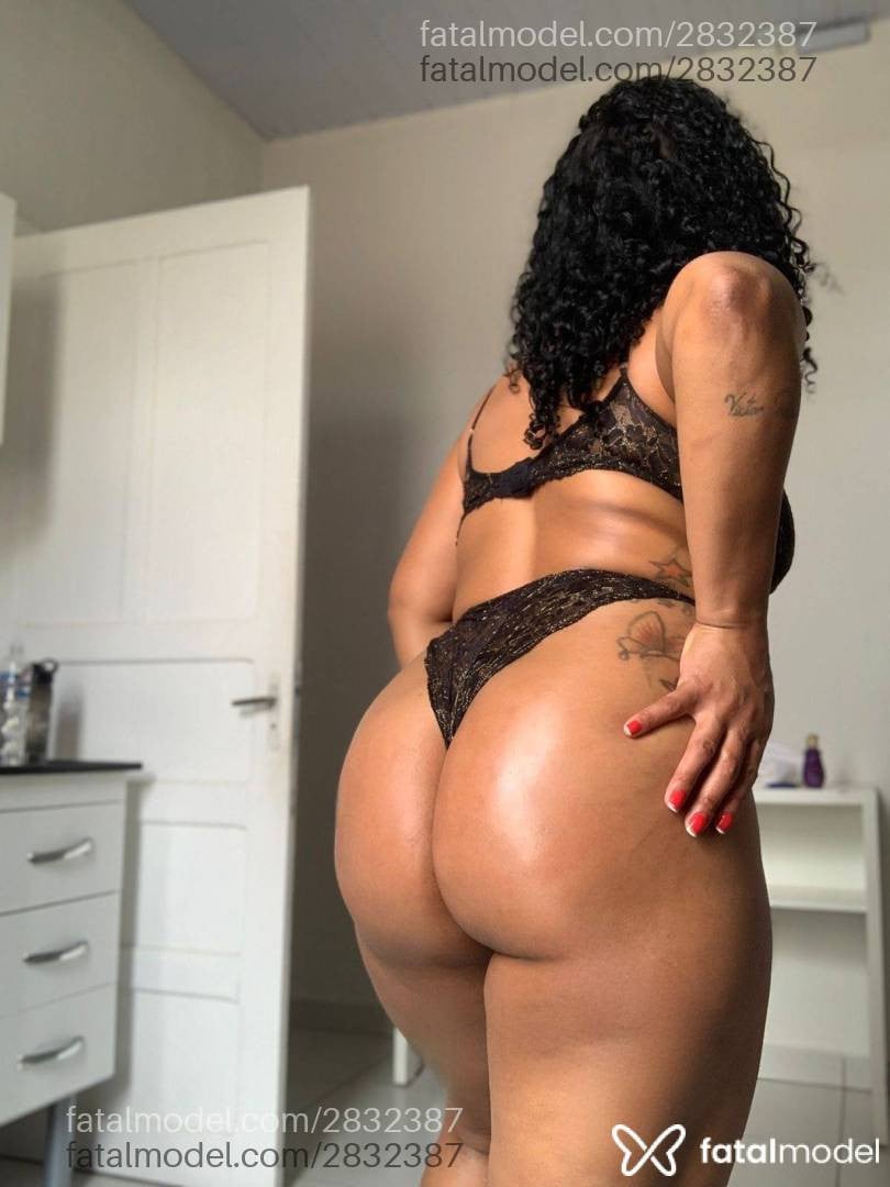 Acompanhante mulher morena (o) de olhos pretos - Karolbombom Acompanhante mulher morena (o) de olhos pretos - Karolbombom