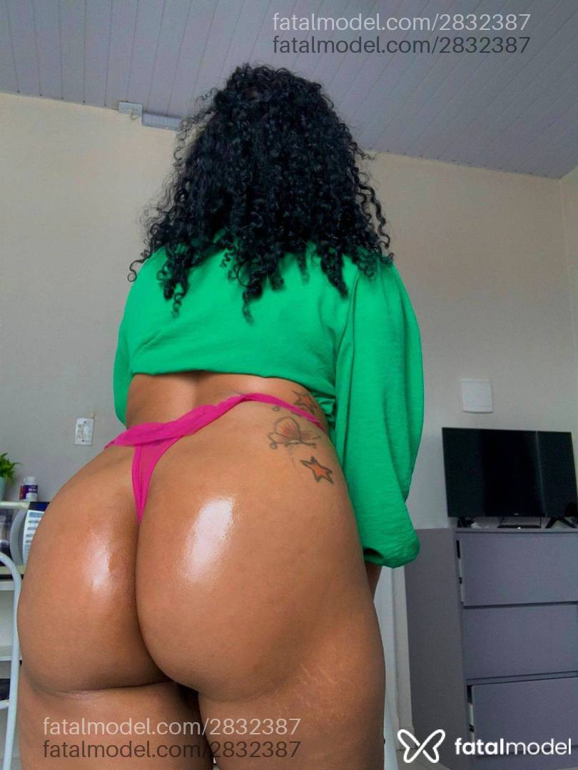 Acompanhante mulher morena (o) de olhos pretos - Karolbombom Acompanhante mulher morena (o) de olhos pretos - Karolbombom