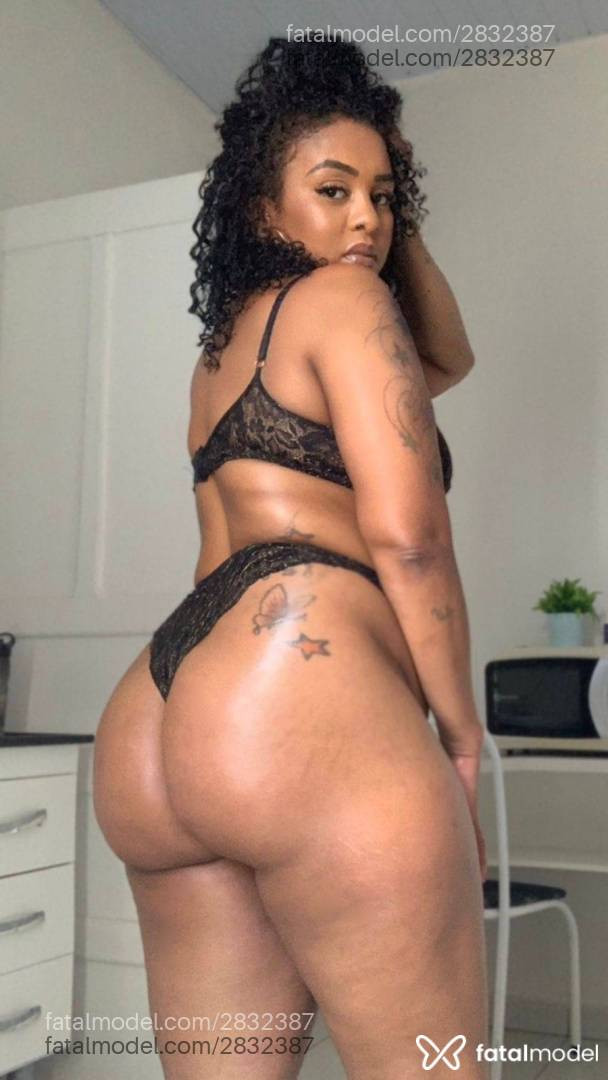 Acompanhante mulher morena (o) de olhos pretos - Karolbombom Acompanhante mulher morena (o) de olhos pretos - Karolbombom