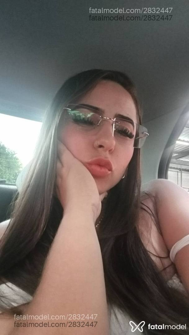 Acompanhante mulher com cabelo castanho de olhos mel - Maria Eduarda