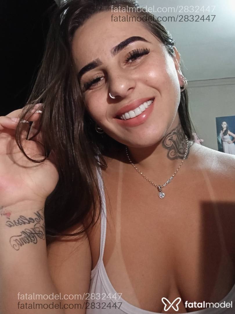 Acompanhante mulher com cabelo castanho de olhos mel - Maria Eduarda
