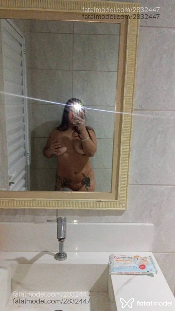 Acompanhante mulher com cabelo castanho de olhos mel - Maria Eduarda