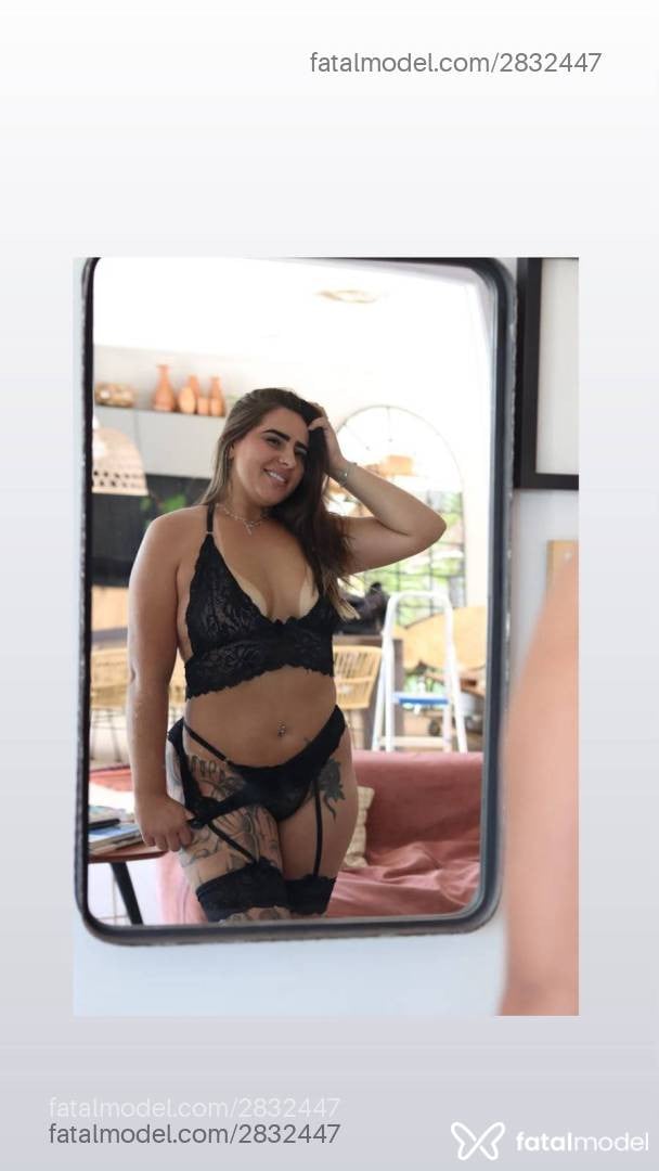 Acompanhante mulher com cabelo castanho de olhos mel - Maria Eduarda