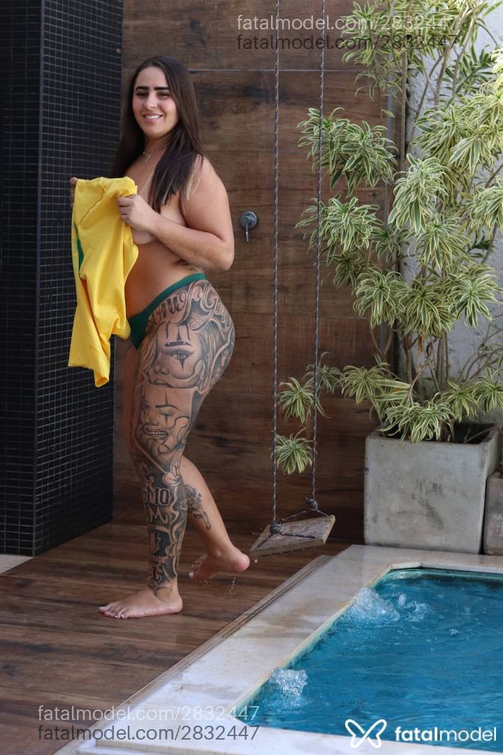 Acompanhante mulher com cabelo castanho de olhos mel - Maria Eduarda