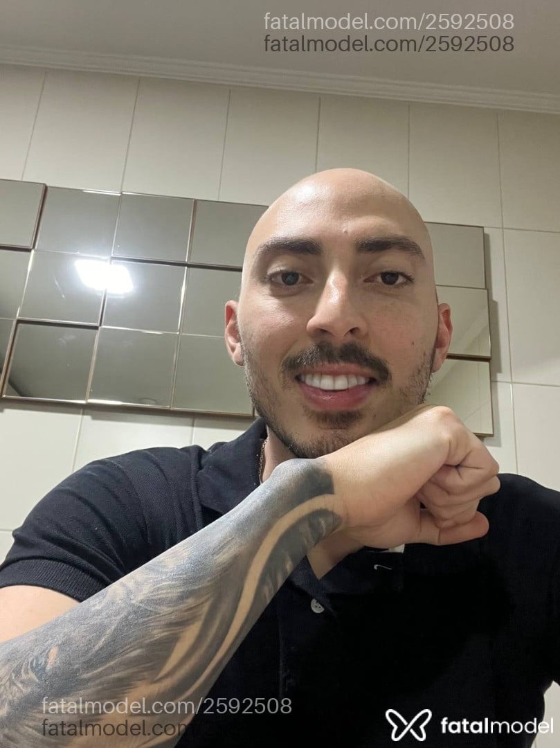 Acompanhante homem sem cabelo de olhos castanhos em Taubaté - Rafael