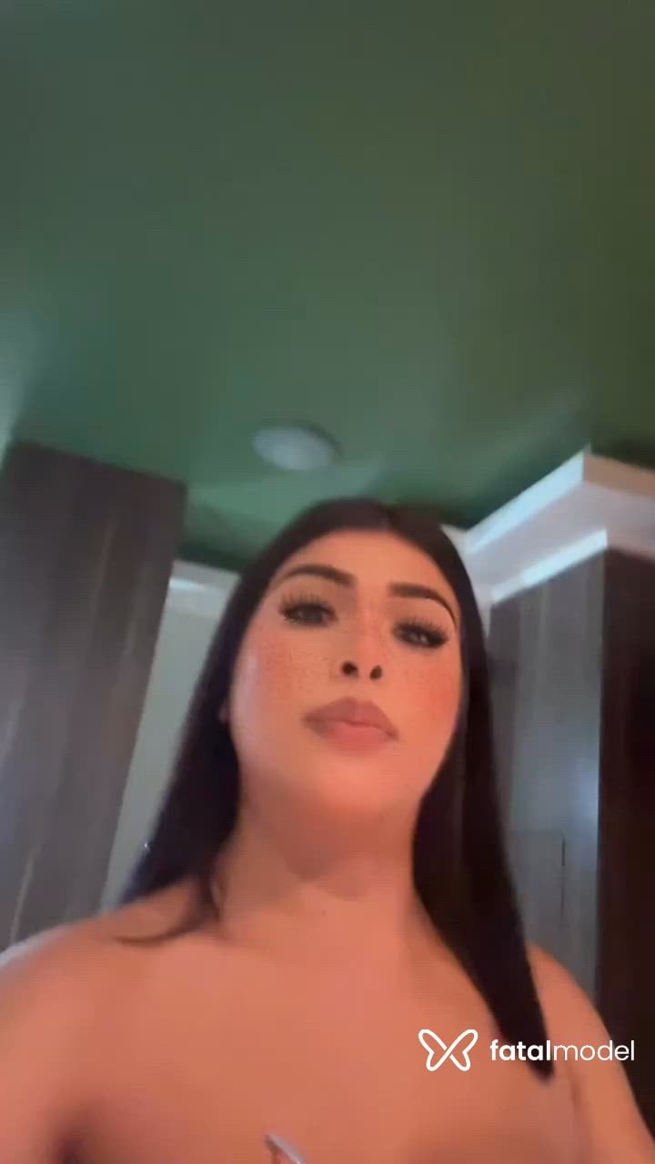 Acompanhante mulher trans morena (o) de olhos castanhos - Maya Michelle