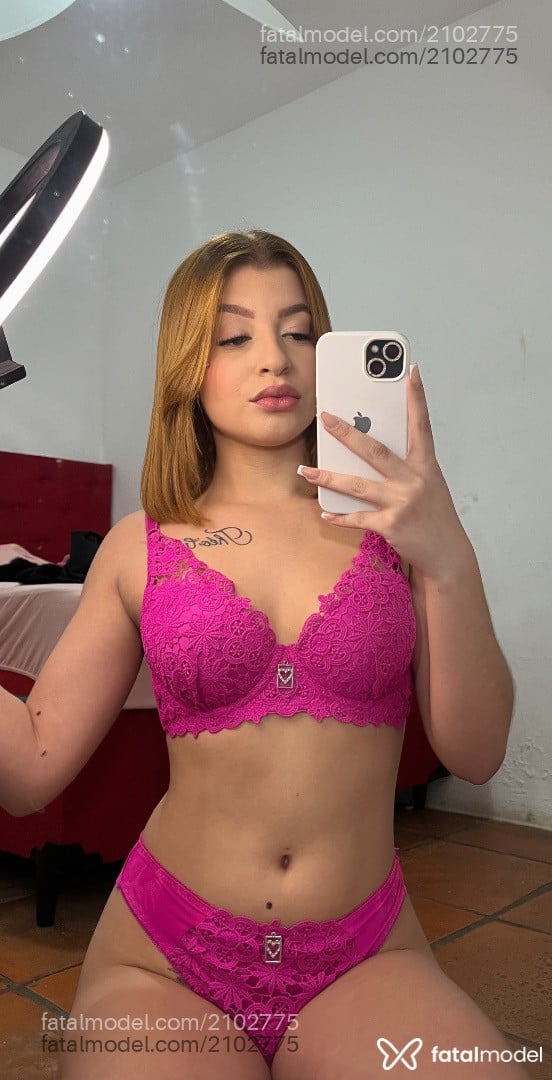 Acompanhante mulher ruiva (o) de olhos verdes em Guarujá - Gege