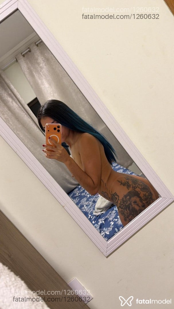 Acompanhante mulher com cabelo colorido de olhos castanhos em Paranavaí - Tati Paranaense