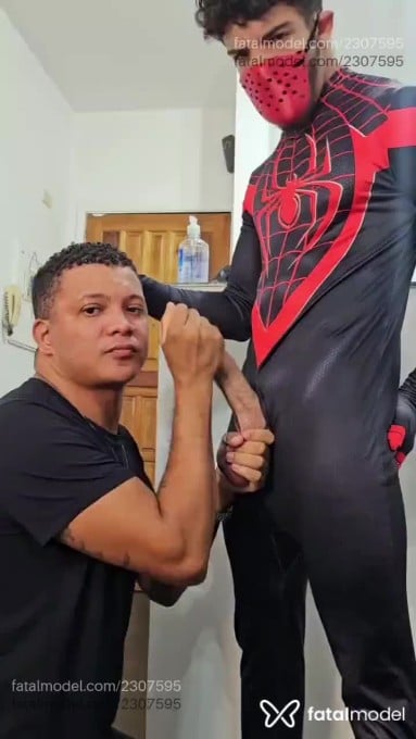 Acompanhante homem com cabelo castanho de olhos castanhos em São Paulo - Mário