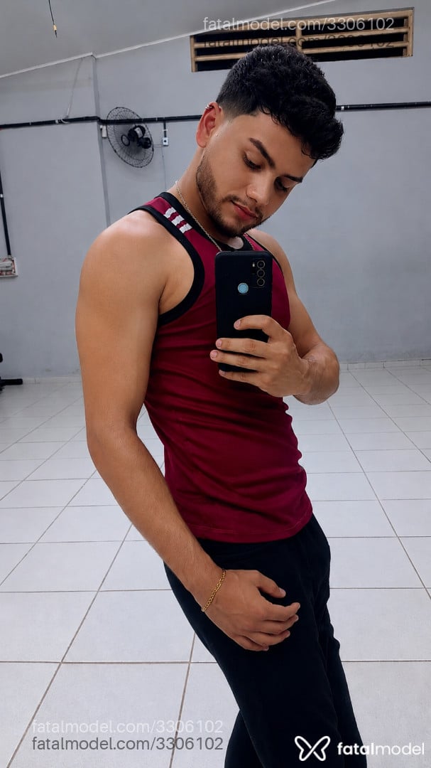 Acompanhante homem com cabelo castanho de olhos castanhos - Netto Acompanhante homem com cabelo castanho de olhos castanhos - Netto