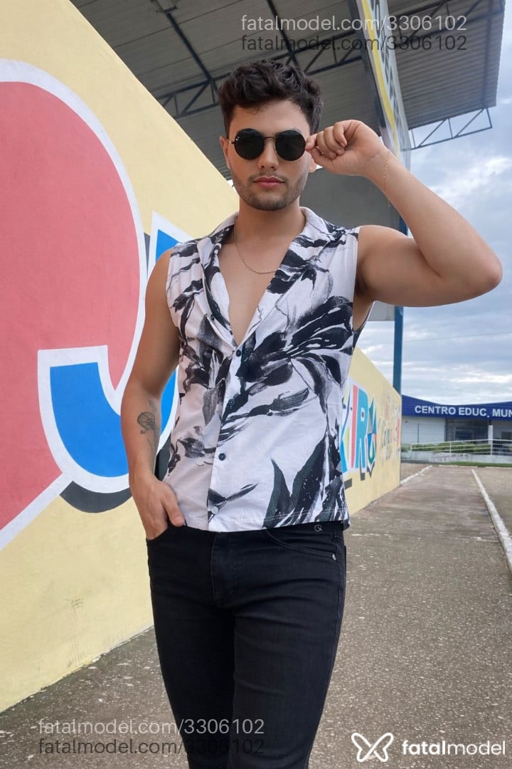Acompanhante homem com cabelo castanho de olhos castanhos - Netto Acompanhante homem com cabelo castanho de olhos castanhos - Netto