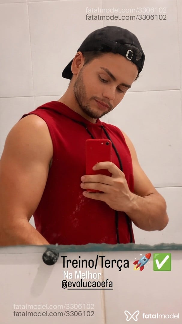 Acompanhante homem com cabelo castanho de olhos castanhos - Netto Acompanhante homem com cabelo castanho de olhos castanhos - Netto