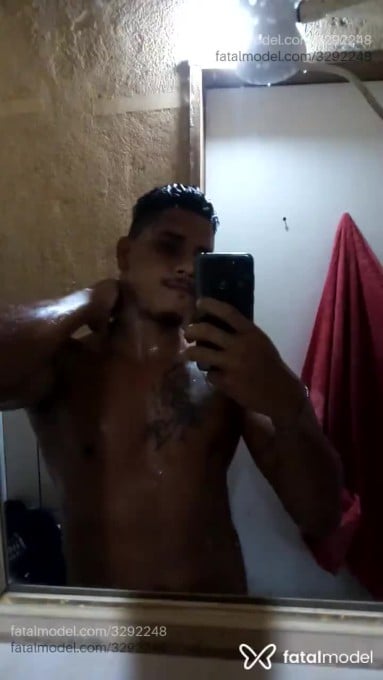 Acompanhante homem com cabelo castanho de olhos verdes em Angra dos Reis - Silvah