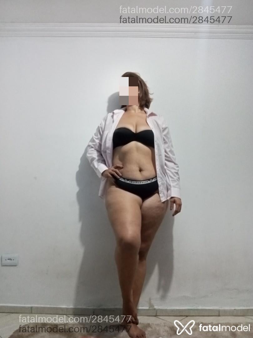 Acompanhante mulher com cabelo castanho de olhos castanhos em Virtual Acompanhante mulher com cabelo castanho de olhos castanhos em Virtual - Tainara