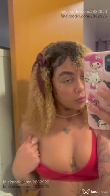Acompanhante mulher loira (o) de olhos castanhos em Balneário Camboriú - Melissa