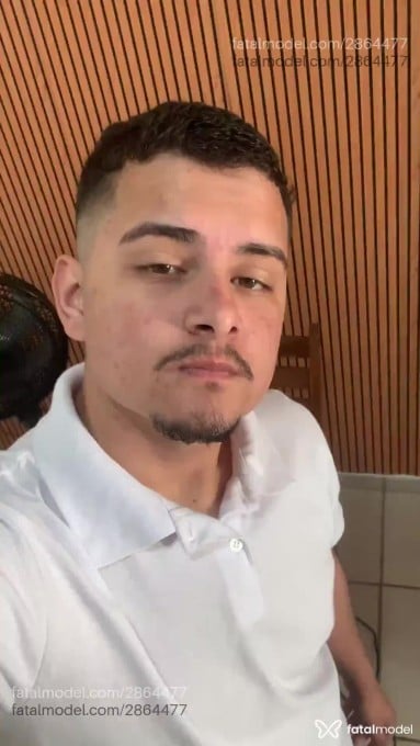 Acompanhante homem com cabelo castanho de olhos castanhos em São José Acompanhante homem com cabelo castanho de olhos castanhos em São José - Emanuel