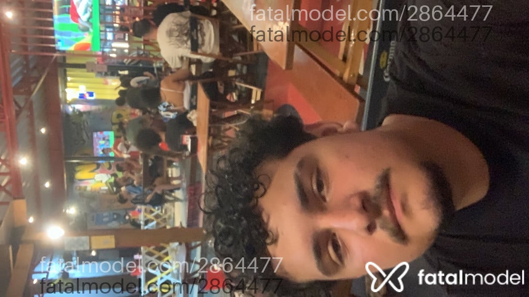 Acompanhante homem com cabelo castanho de olhos castanhos em São José Acompanhante homem com cabelo castanho de olhos castanhos em São José - Emanuel