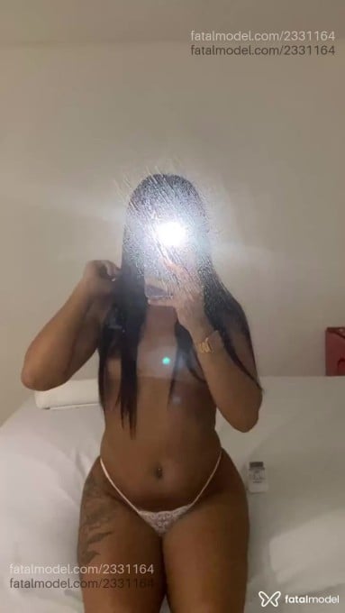 Acompanhante mulher trans ruiva (o) de olhos pretos em Recife - Vitória Guedes