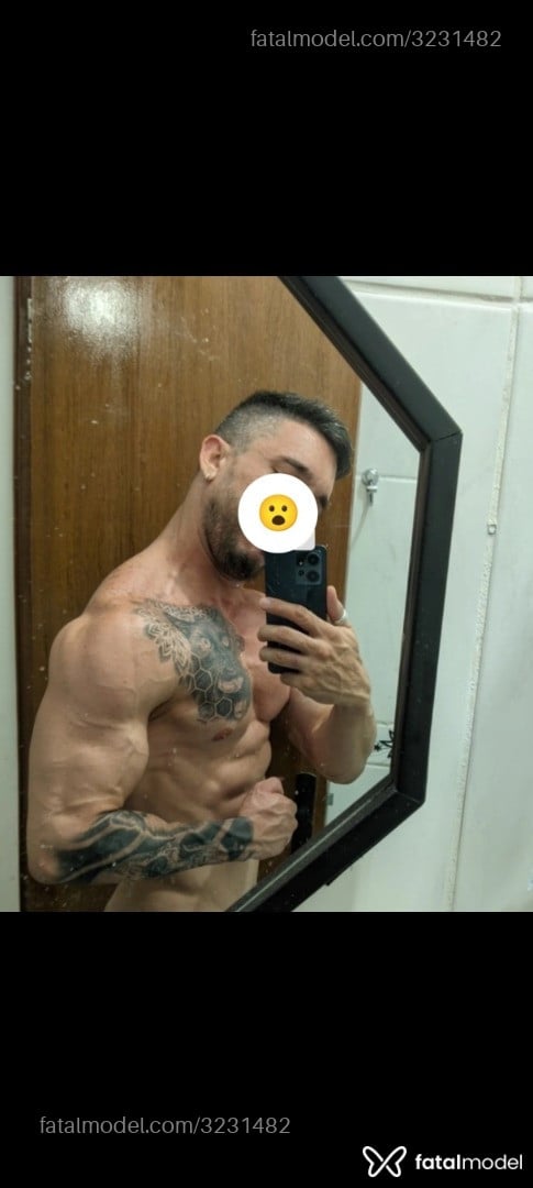 Acompanhante homem com cabelo grisalho de olhos castanhos em Recife Acompanhante homem com cabelo grisalho de olhos castanhos em Recife - Rafael