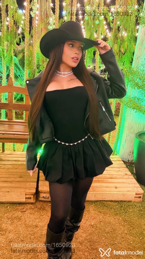 Acompanhante mulher com cabelo castanho de olhos castanhos em Goiânia - Lara Bitencount