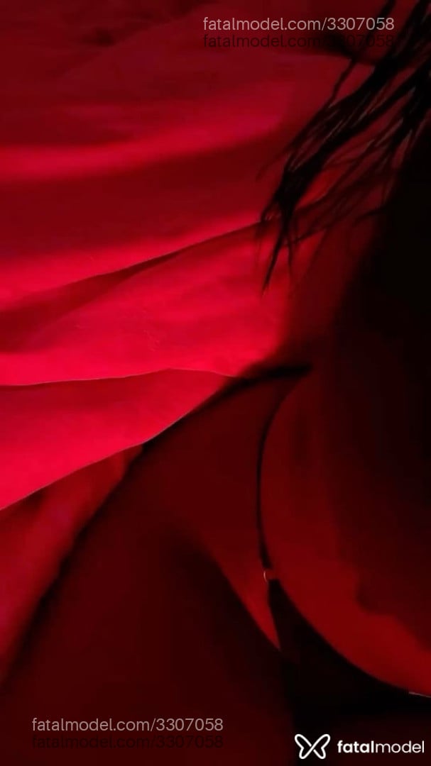 Acompanhante mulher morena (o) de olhos verdes em Virtual Acompanhante mulher morena (o) de olhos verdes em Virtual - Safadinhaah