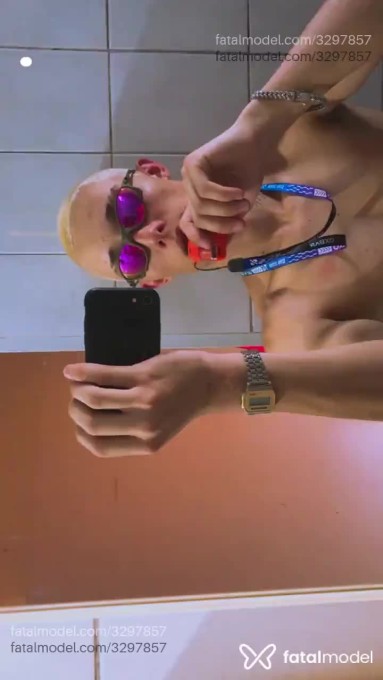 Acompanhante homem loira (o) de olhos castanhos em Virtual - Padovezi