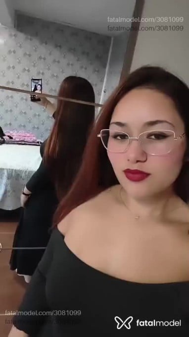 Acompanhante mulher com cabelo castanho de olhos castanhos - Helena Acompanhante mulher com cabelo castanho de olhos castanhos - Helena