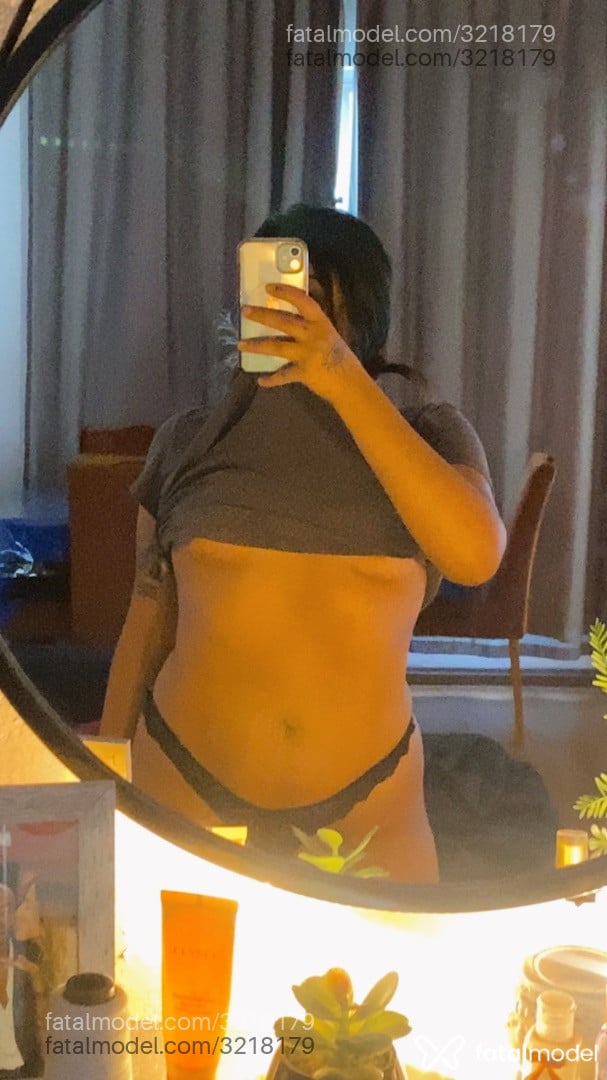 Acompanhante mulher morena (o) de olhos castanhos em Virtual - Melissa