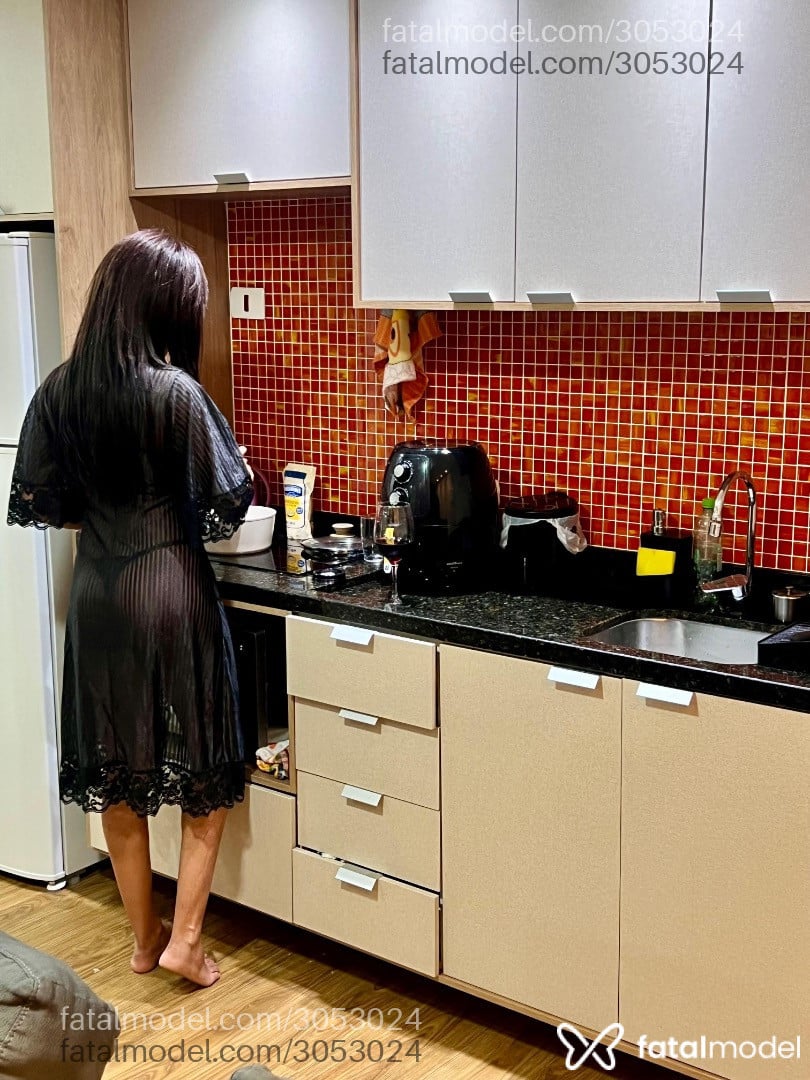 Acompanhante mulher com cabelo castanho de olhos castanhos em Curitiba Acompanhante mulher com cabelo castanho de olhos castanhos em Curitiba - Hanna