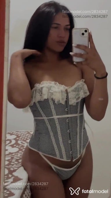 Acompanhante mulher trans morena (o) de olhos castanhos em Fazenda Rio Grande - Verianno