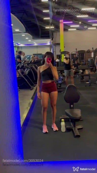Acompanhante mulher com cabelo castanho de olhos castanhos em Curitiba Acompanhante mulher com cabelo castanho de olhos castanhos em Curitiba - Hanna