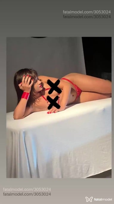 Acompanhante mulher com cabelo castanho de olhos castanhos em Curitiba Acompanhante mulher com cabelo castanho de olhos castanhos em Curitiba - Hanna